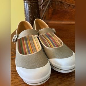 Dansko Mary Jane style canvas shoe size 37 (7) Good condition.